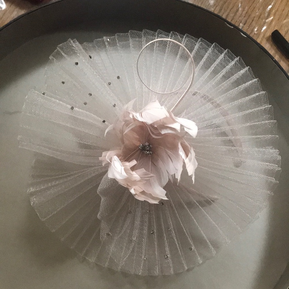 Jenny Packham fascinator pink. Vegan
